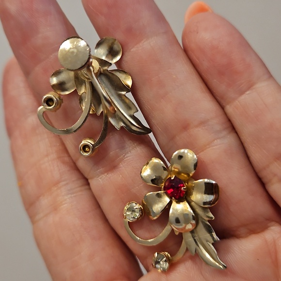 Lot Of 3 Vintage clip on and screw earrings green red rhinestones Gold Tone - Picture 5 of 10